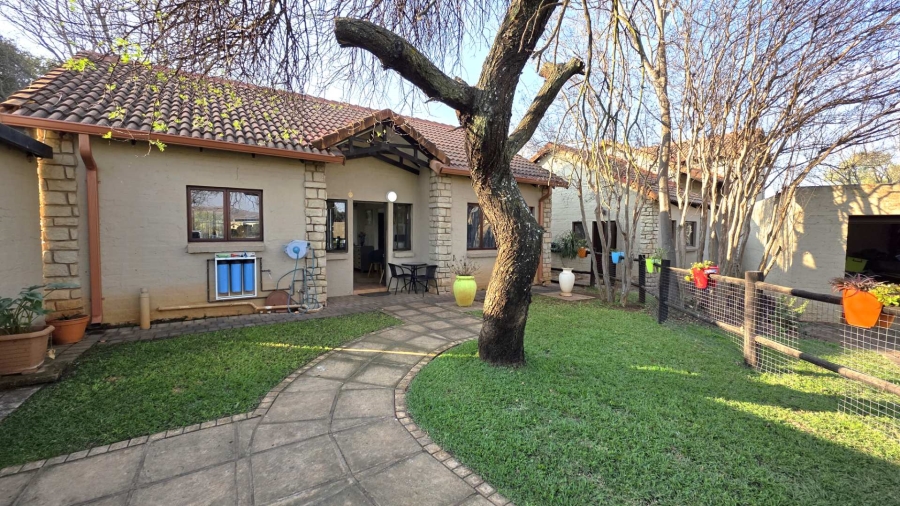 2 Bedroom Property for Sale in The Coves North West